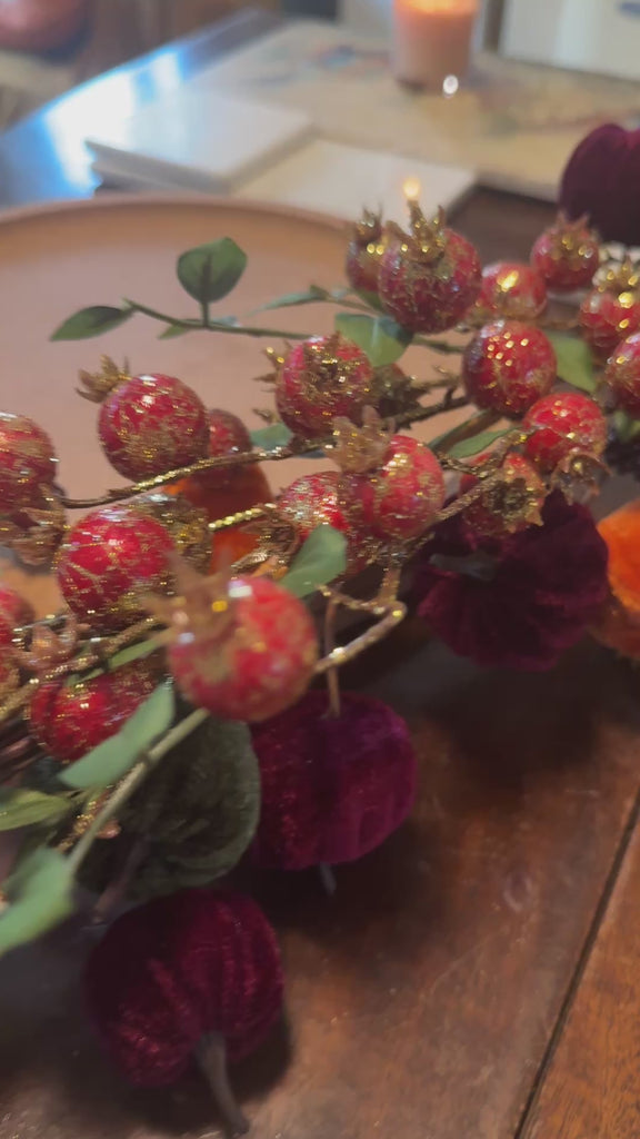 Berry garland for autumnal display 